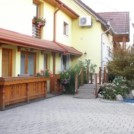 Bed & Breakfast Szent Kristof Panzio Gyor